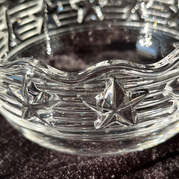 Tiffany & Co Crystal Bowl Signed Stars & Stripes Design Scalloped Top 5"W x 3"H - Picture 3 of 8